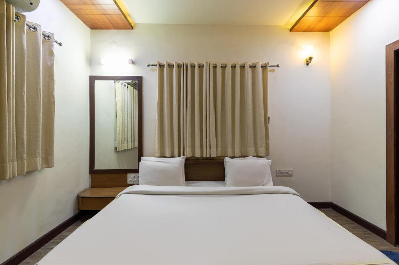 Capital O 47539Capital O Umbergaon Club Hotell Umargām Exteriör bild
