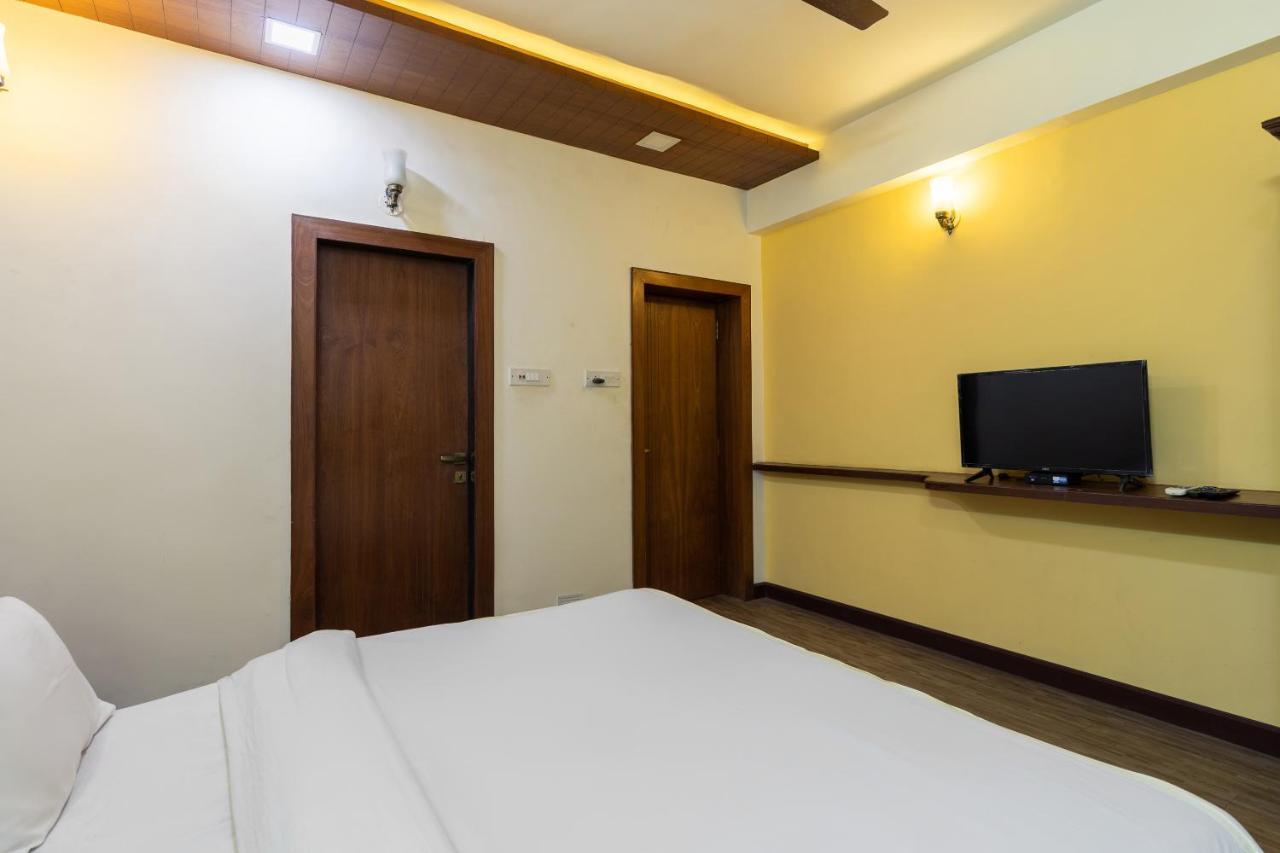 Capital O 47539Capital O Umbergaon Club Hotell Umargām Exteriör bild