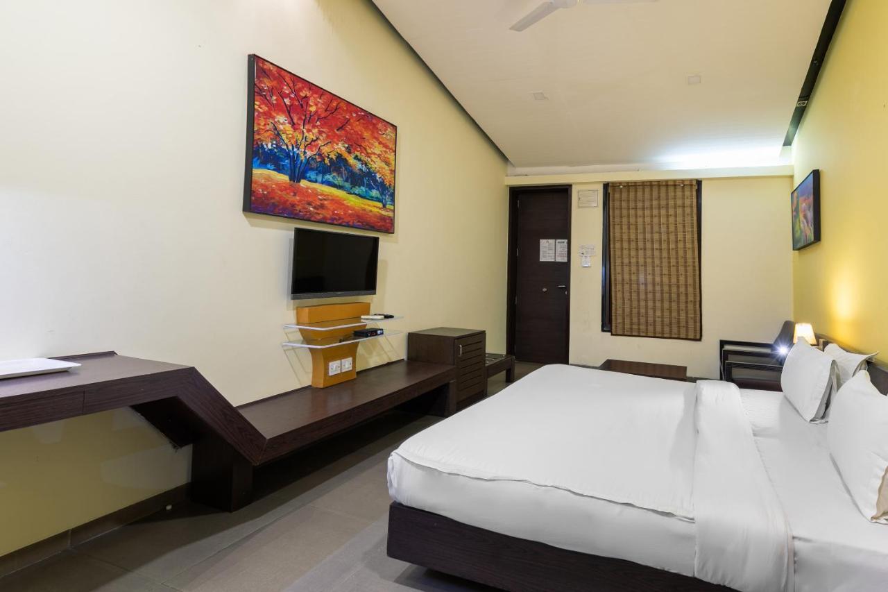 Capital O 47539Capital O Umbergaon Club Hotell Umargām Exteriör bild