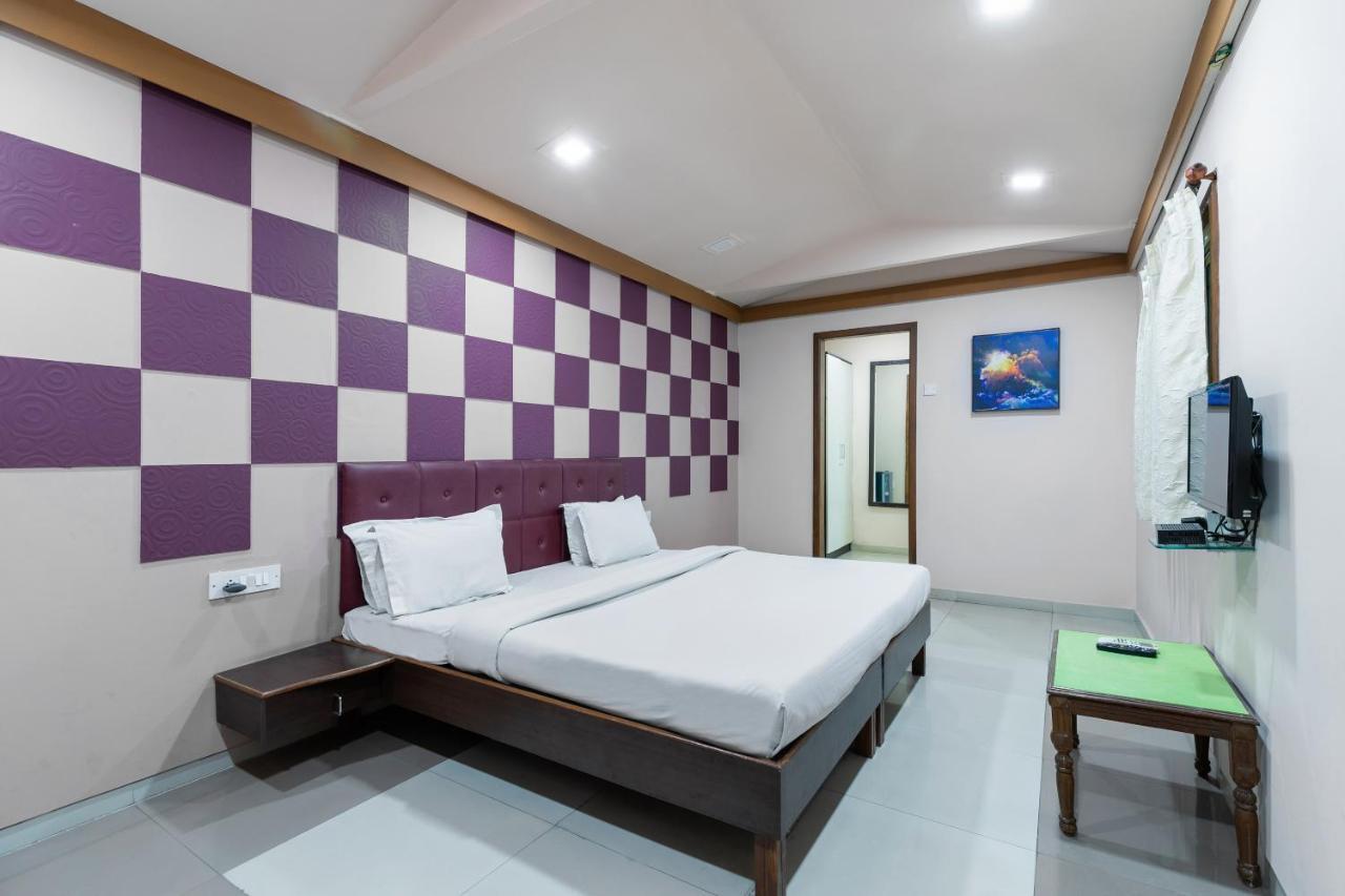 Capital O 47539Capital O Umbergaon Club Hotell Umargām Exteriör bild