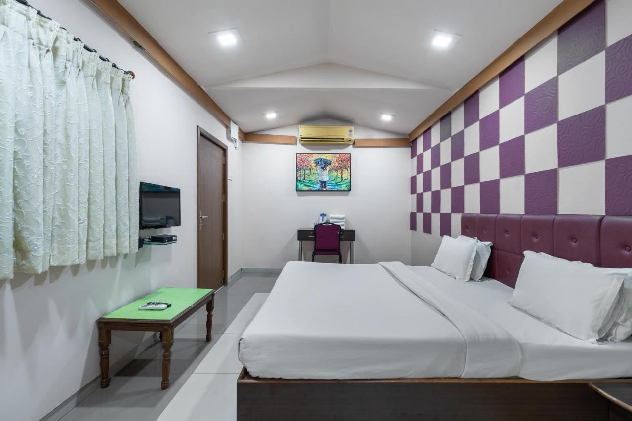 Capital O 47539Capital O Umbergaon Club Hotell Umargām Exteriör bild