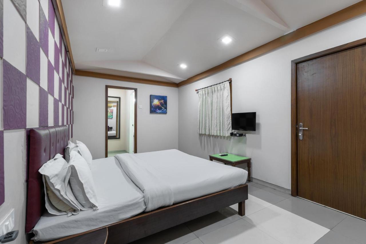 Capital O 47539Capital O Umbergaon Club Hotell Umargām Exteriör bild