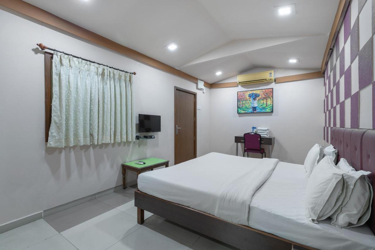 Capital O 47539Capital O Umbergaon Club Hotell Umargām Exteriör bild